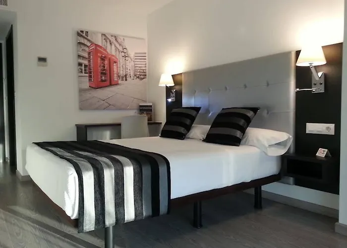 Отель Hotel Noia Нойя